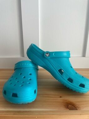CROCS Women’s Classic Clog in Turquoise